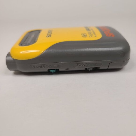 Vintage Sony Sports AVLS FM/AM Walkman Radio SRF-85 Yellow - Picture 2 of 7